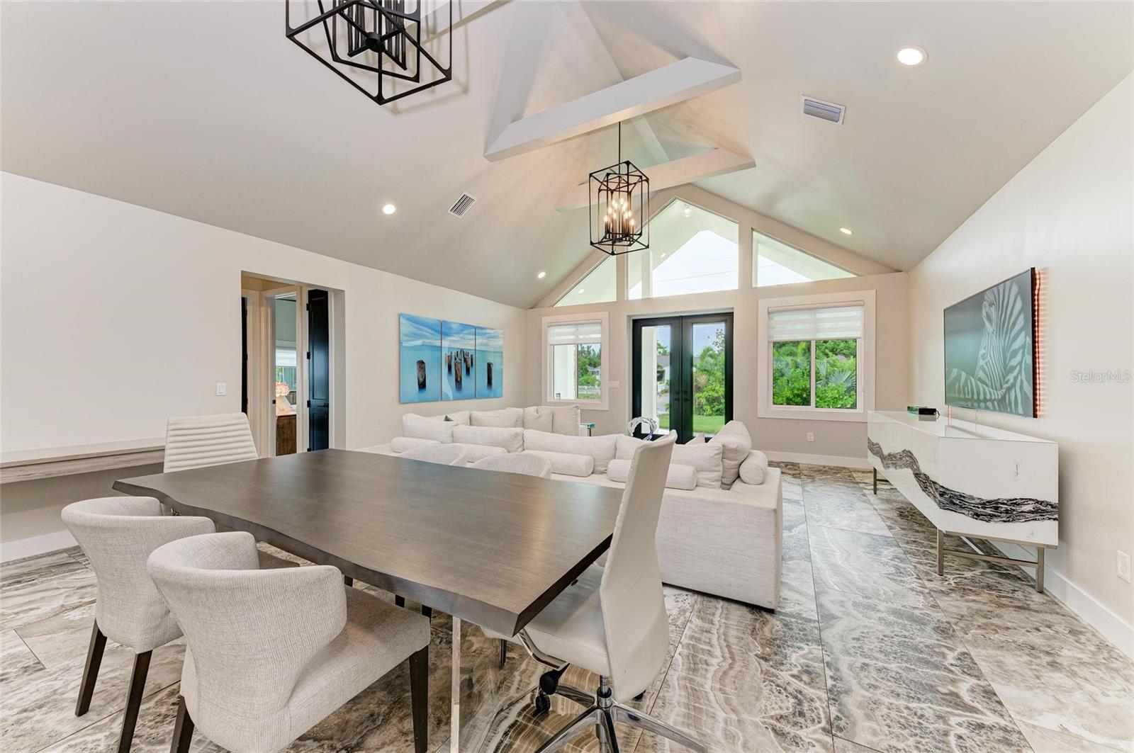 SOUTH GATE - Residential