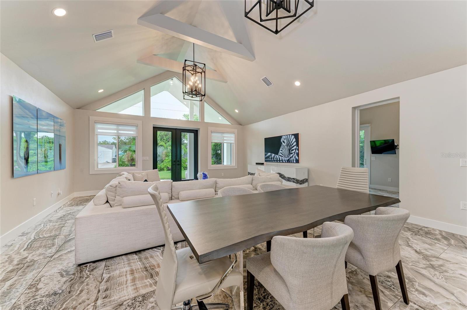 SOUTH GATE - Residential