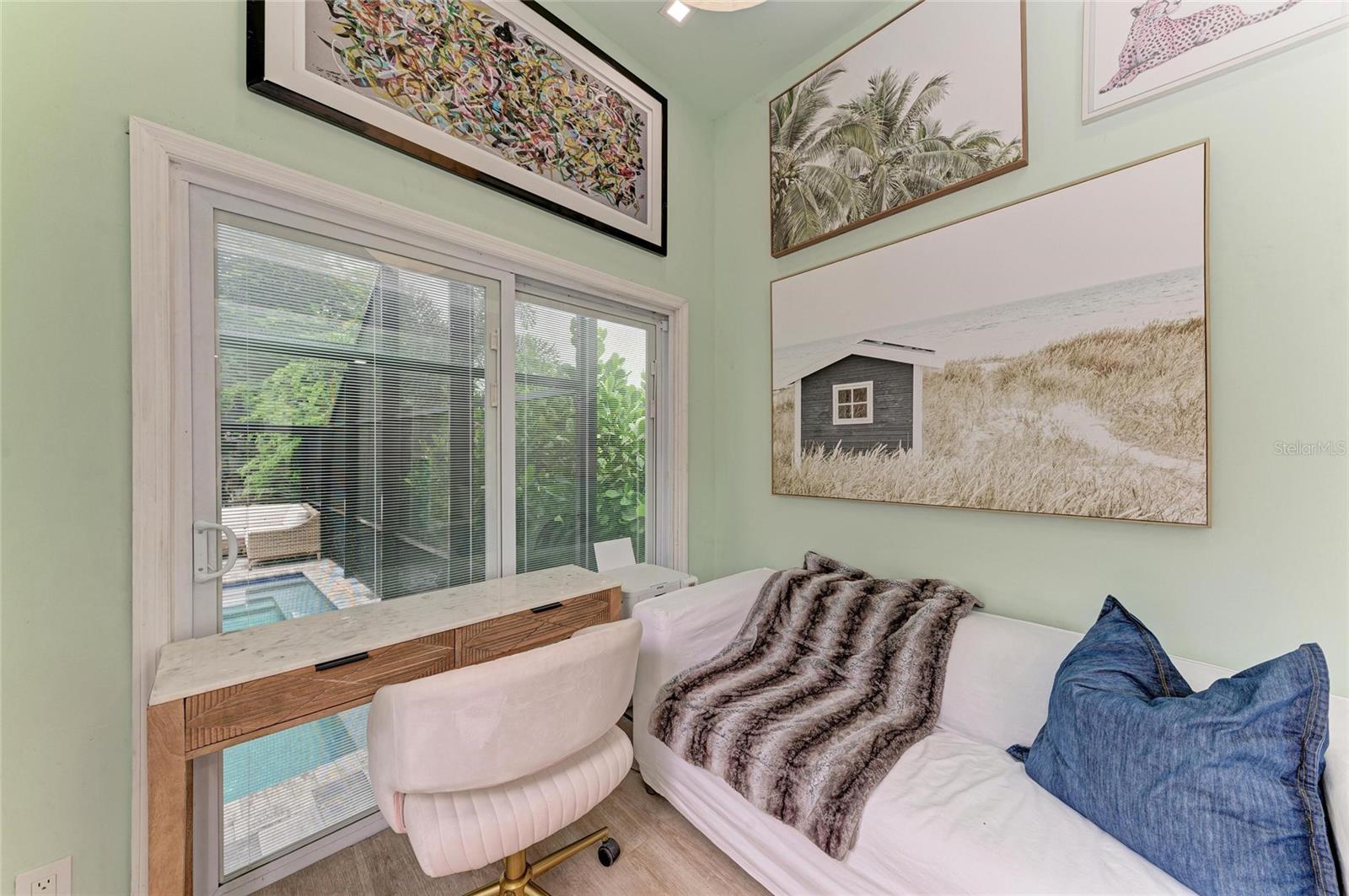 SOUTH GATE - Residential