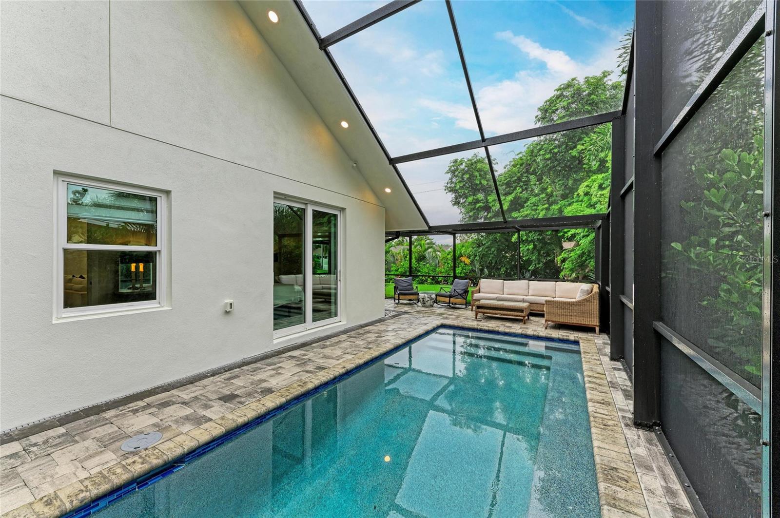 SOUTH GATE - Residential