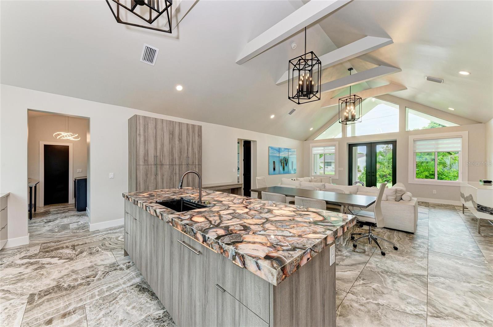 SOUTH GATE - Residential