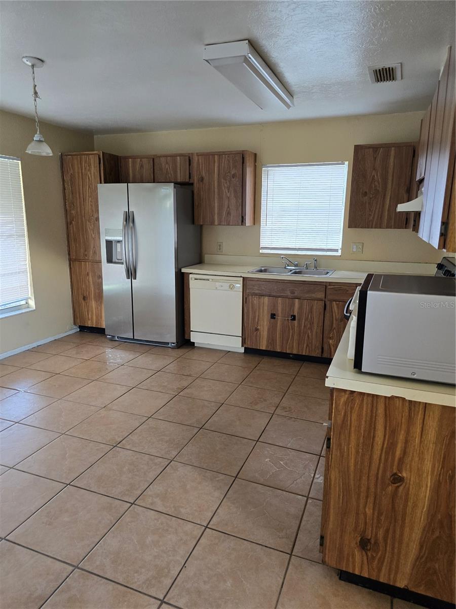 LAKEVIEW VILLAGE SEC C UNI - Residential Lease