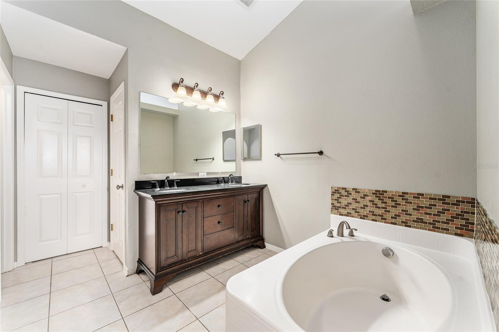 FRUITLAND PARK GLEN PH 01 02 & 03 - Residential