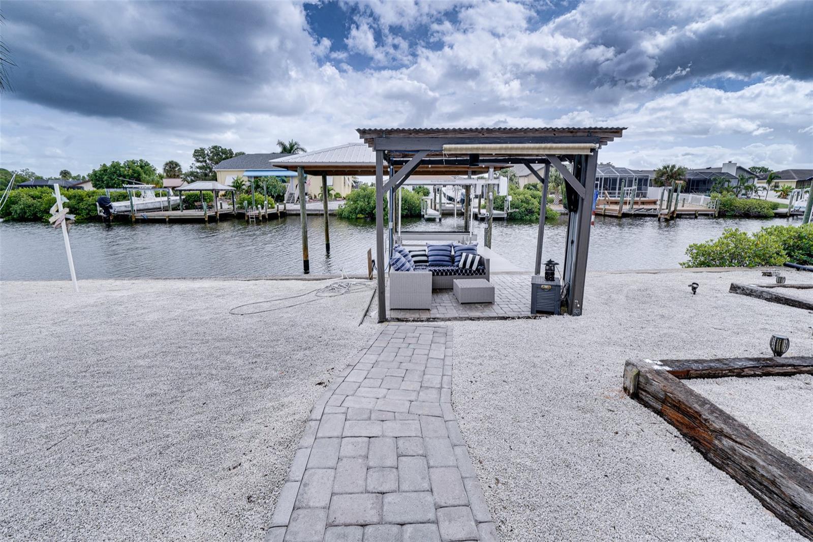 APOLLO BEACH UNIT 08 SEC A - Residential