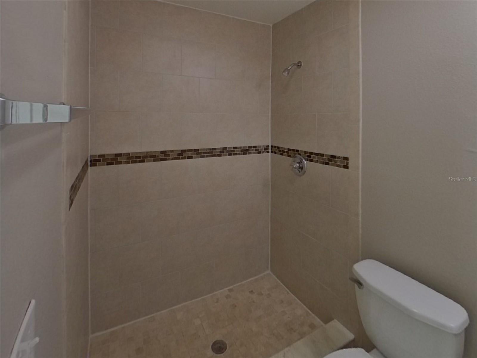 LAND LACKEY ESTATES UNIT 2 - Residential Lease