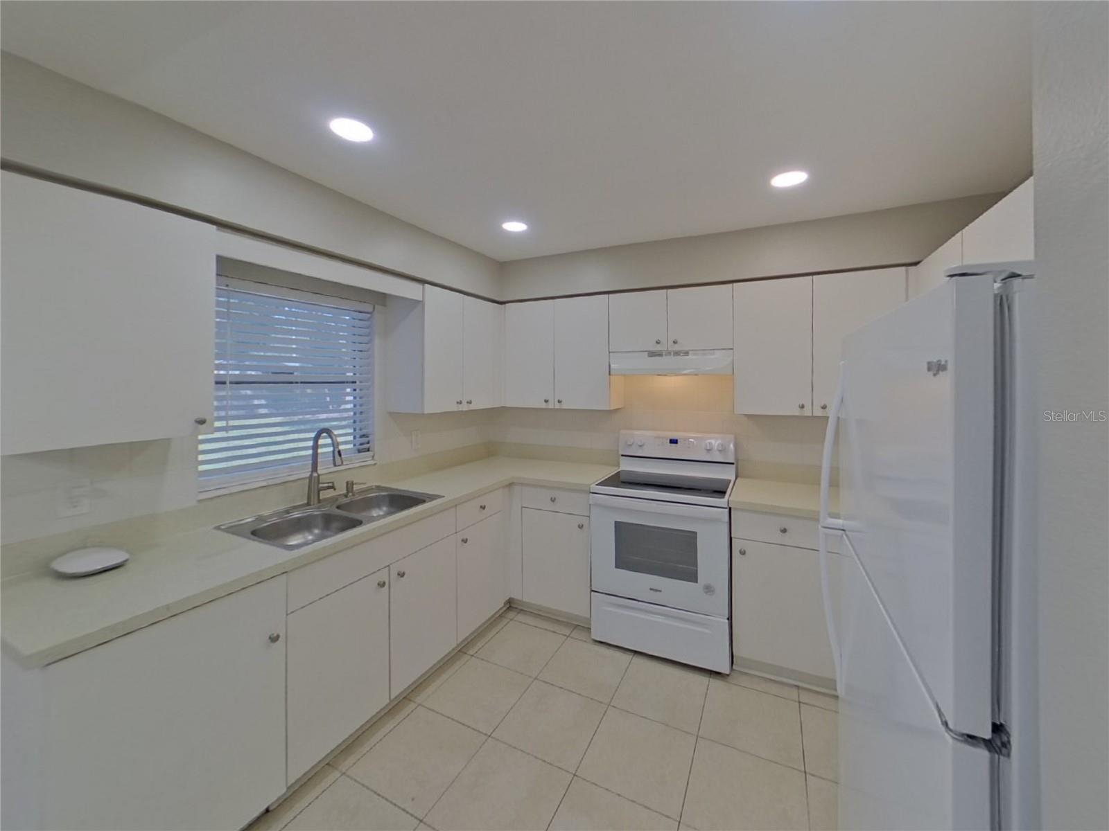 LAND LACKEY ESTATES UNIT 2 - Residential Lease