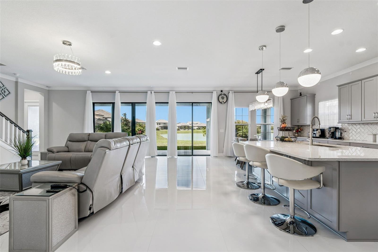 10863 RUSTIC TIMBER LOOP