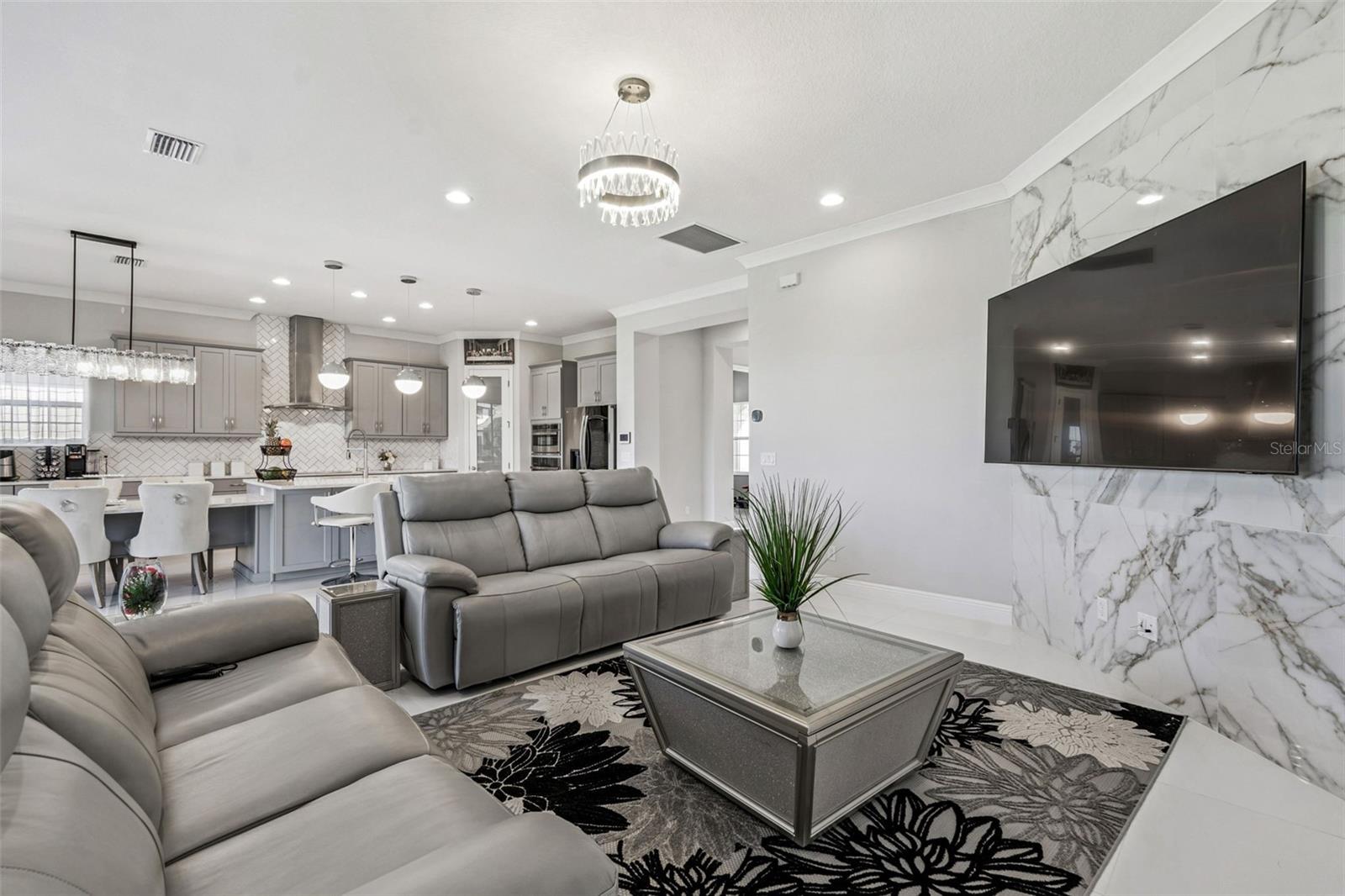 10863 RUSTIC TIMBER LOOP