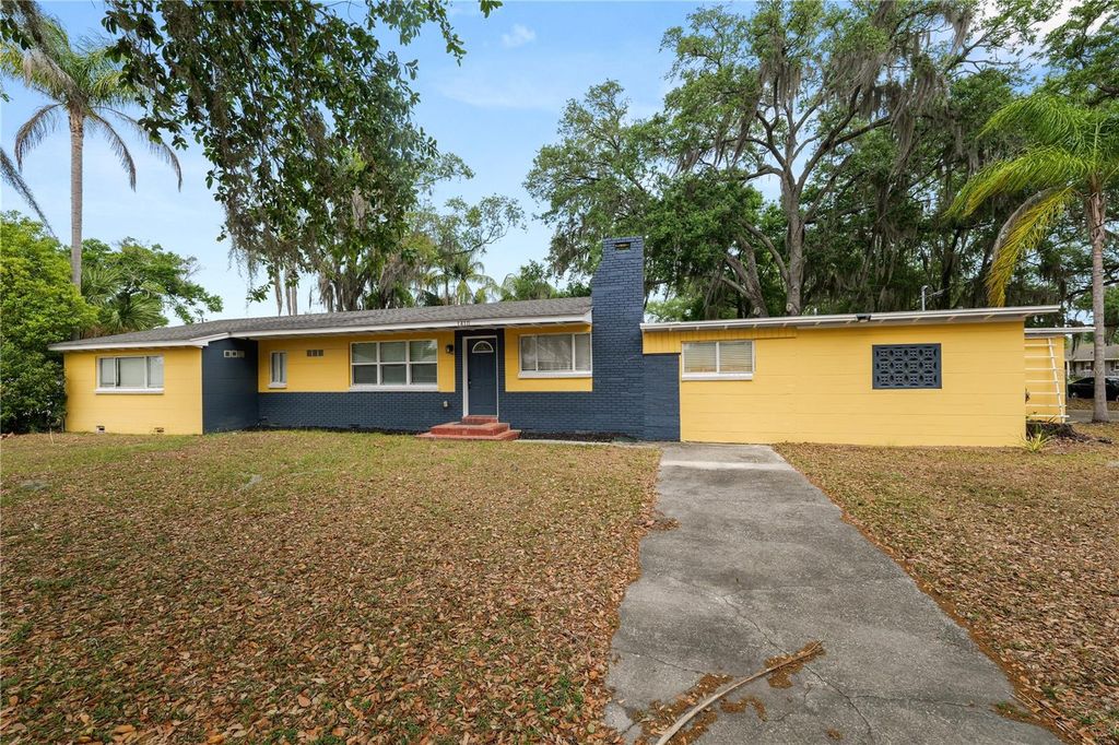 Photo of 1410 E Edgewood Drive, Lakeland, FL 33803 (MLS # TB8492756)