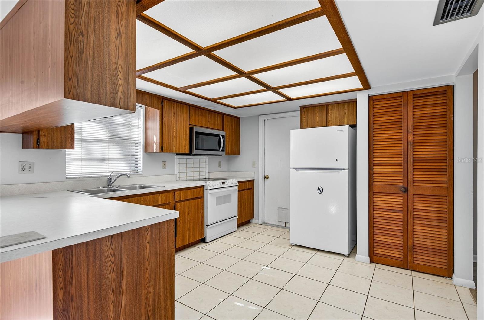 RIVERSIDE ESTATES CORR - Residential