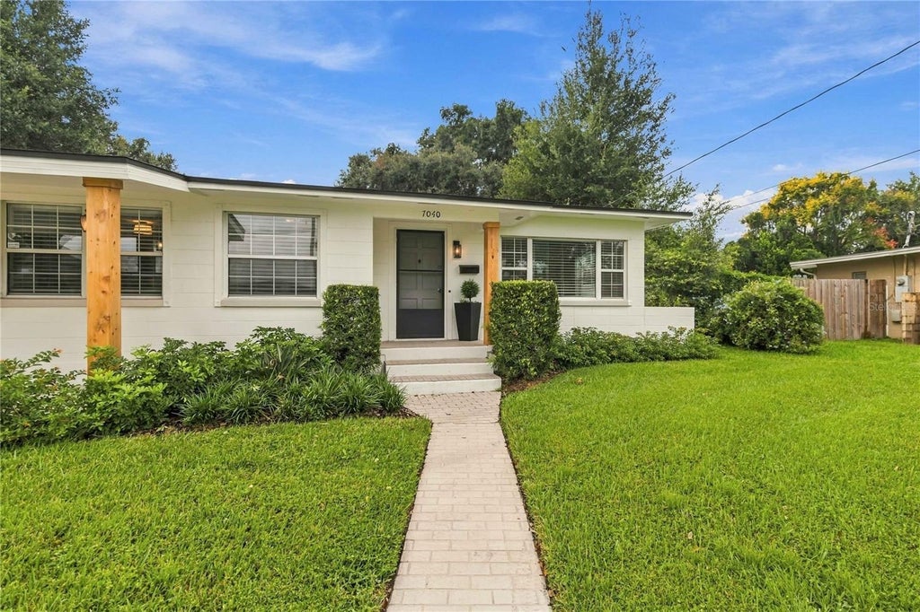 Photo of 7040 Lake Drive, Orlando, FL 32809 (MLS # O6447849)