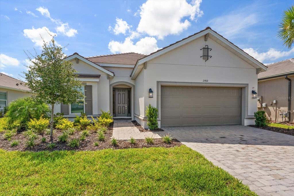Photo of 11410 Casella Place, Palmetto, FL 34221 (MLS # TB8537389)