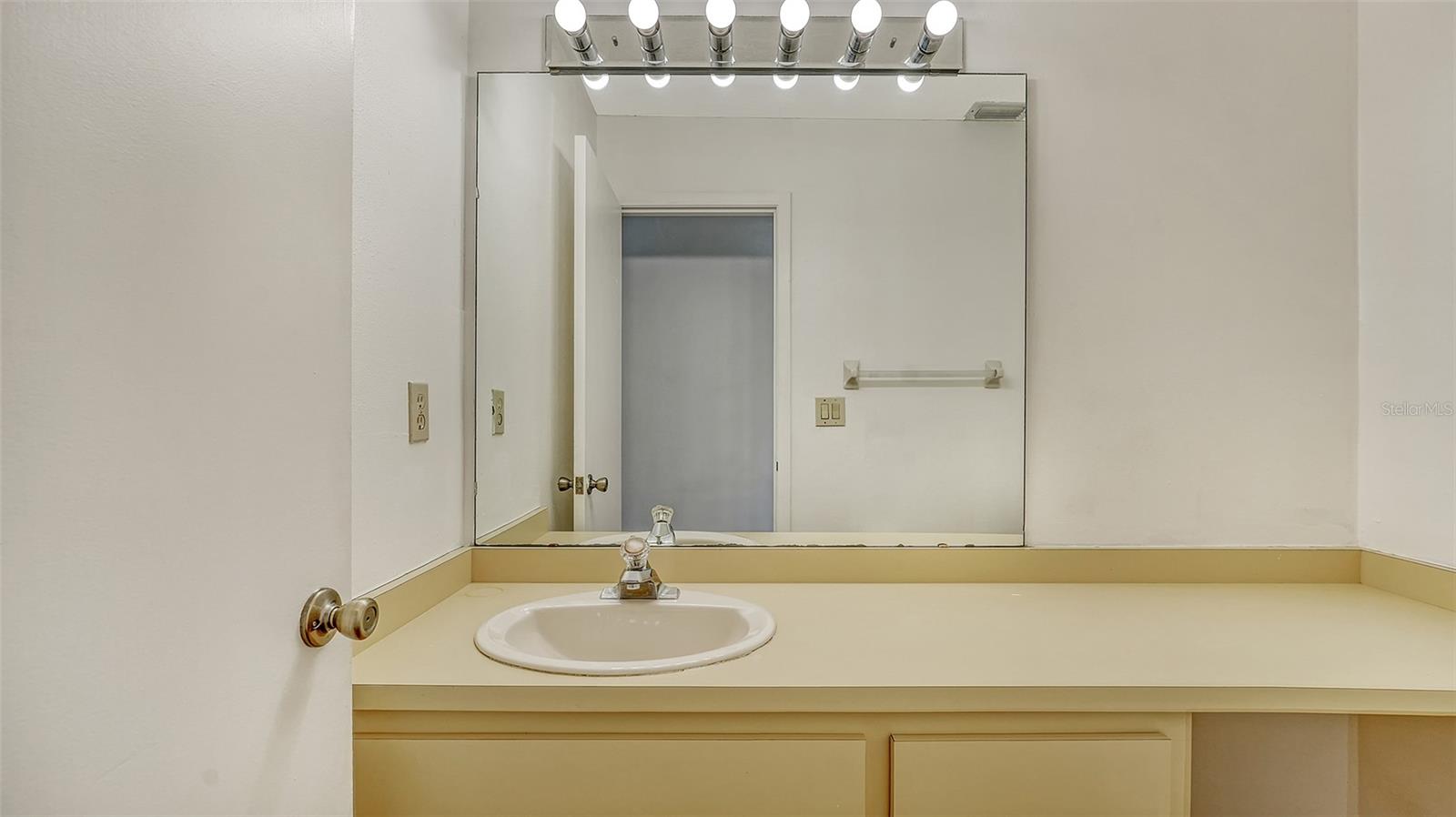 0222 BEACH ROAD - Residential