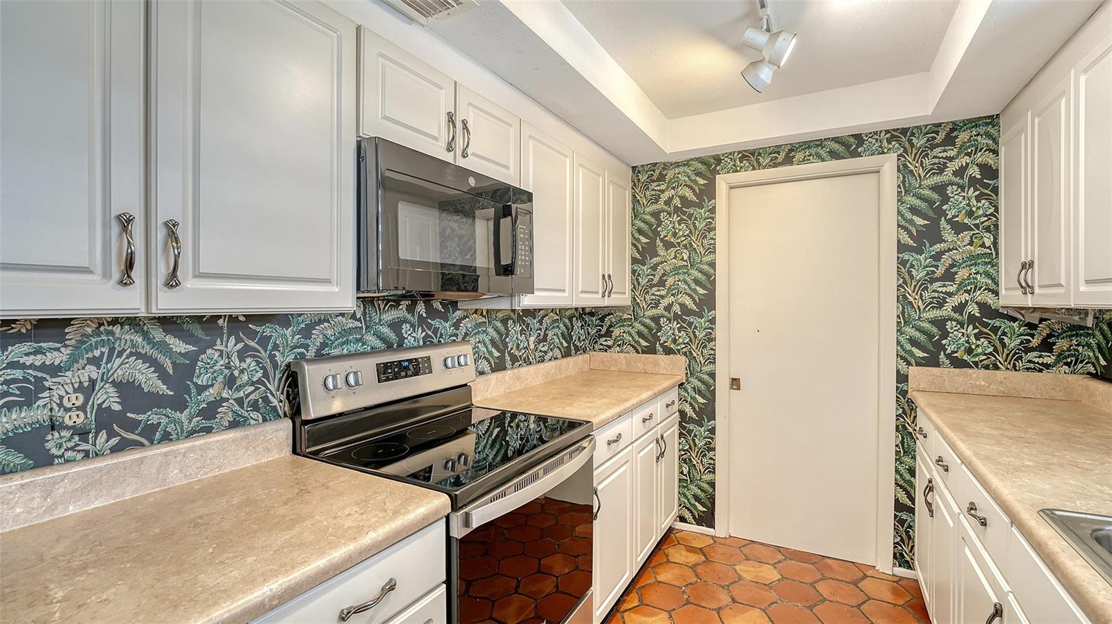 0222 BEACH ROAD - Residential