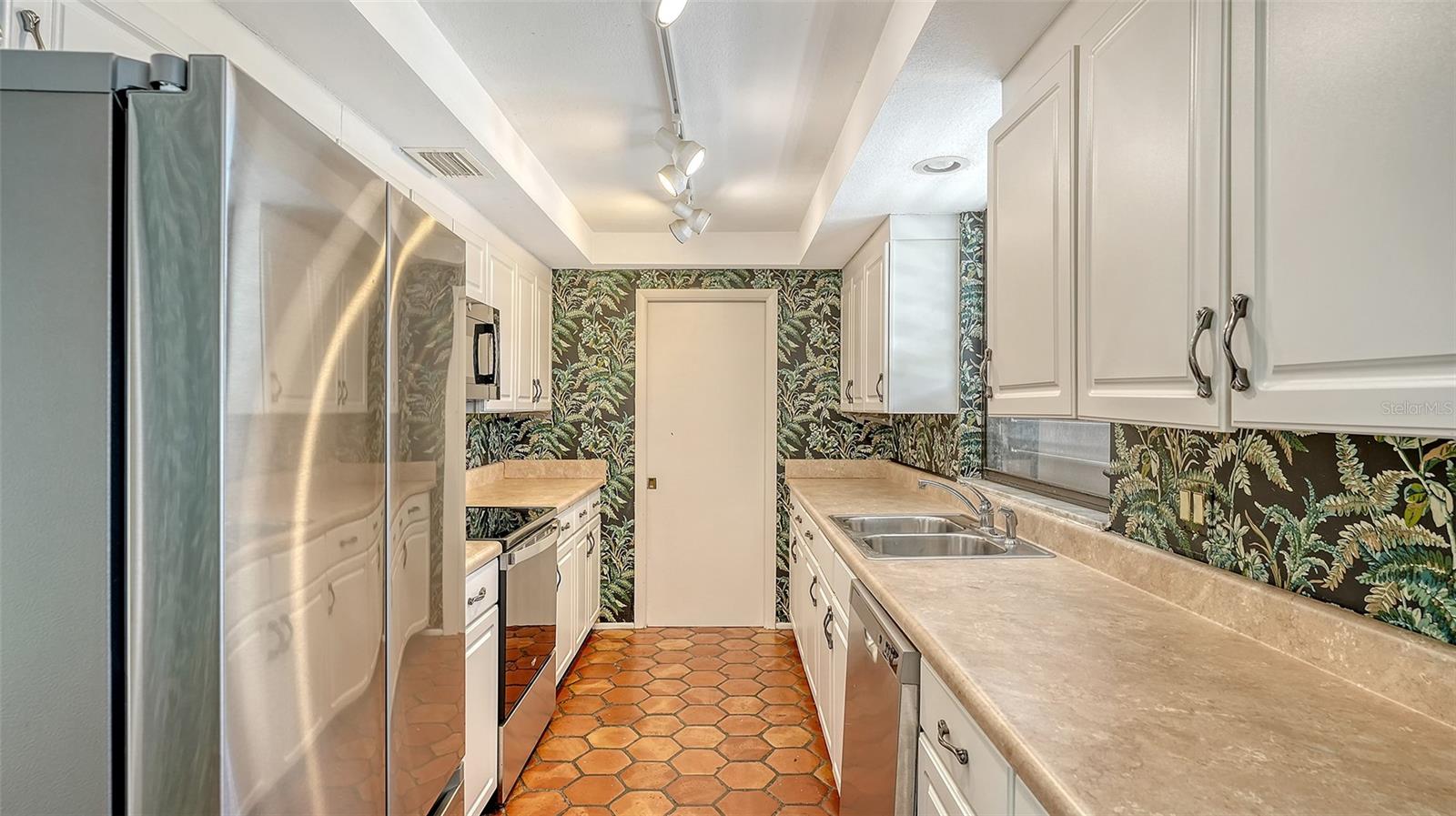 0222 BEACH ROAD - Residential