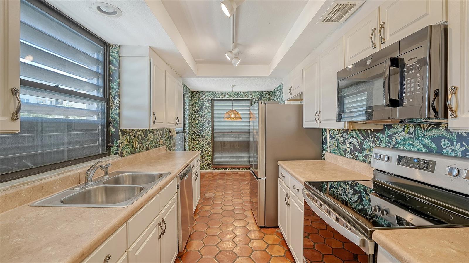 0222 BEACH ROAD - Residential