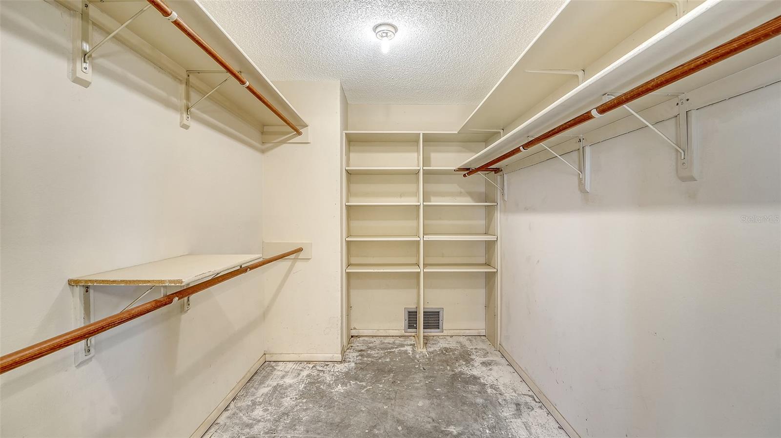 0222 BEACH ROAD - Residential