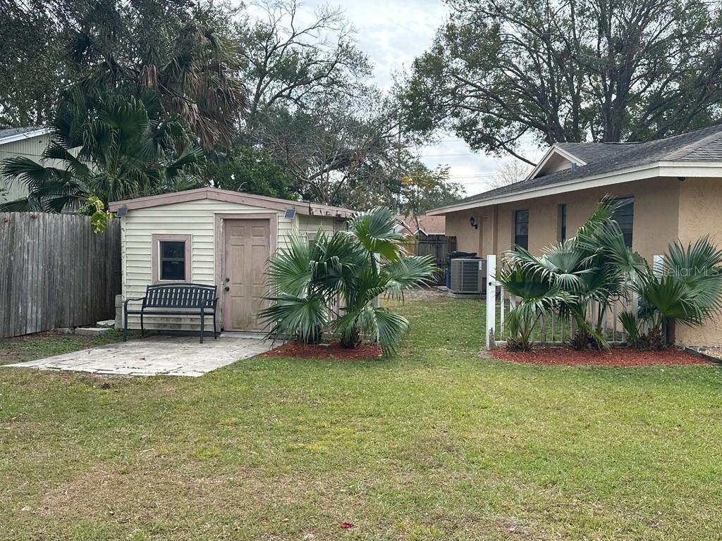 COUNTRY PLACE UNIT I - Residential Lease