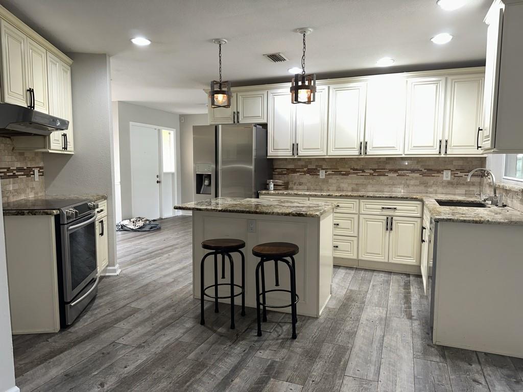 COUNTRY PLACE UNIT I - Residential Lease