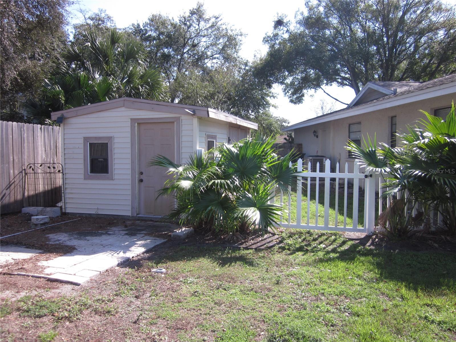 COUNTRY PLACE UNIT I - Residential Lease