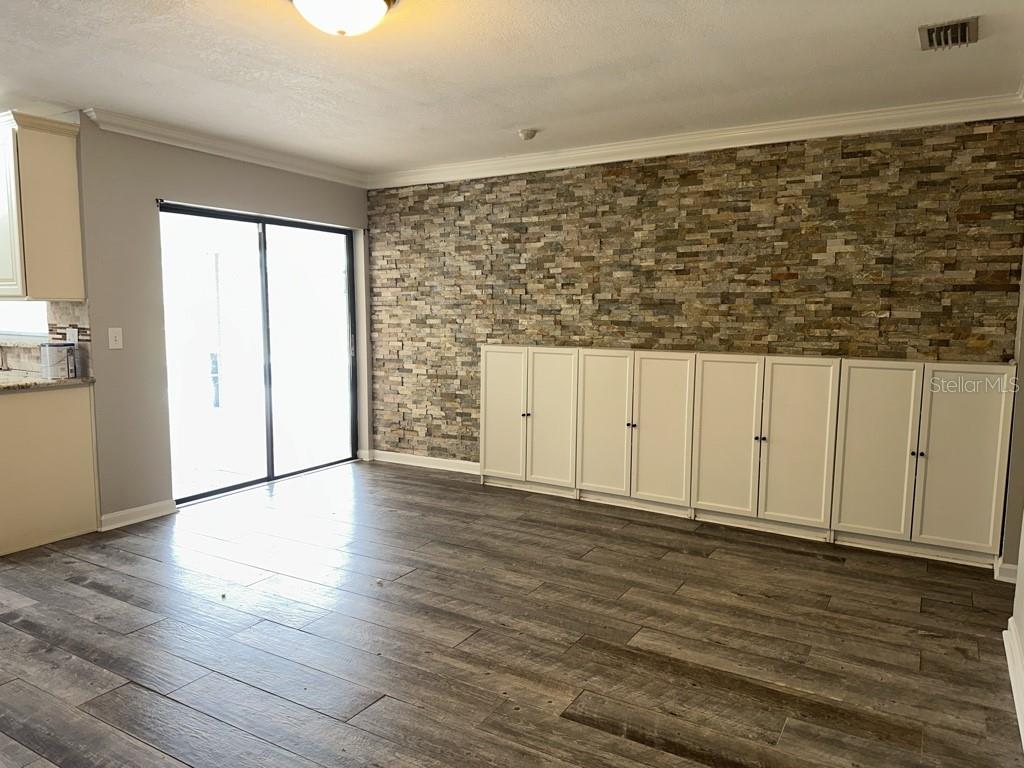 COUNTRY PLACE UNIT I - Residential Lease