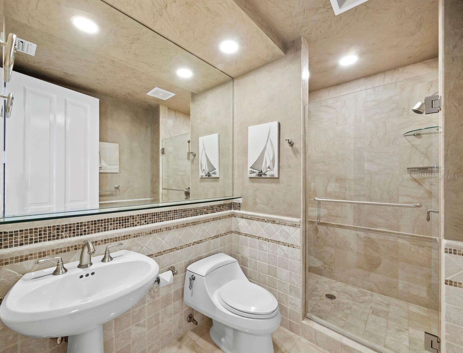 THE TOWER RESIDENCES - Residential