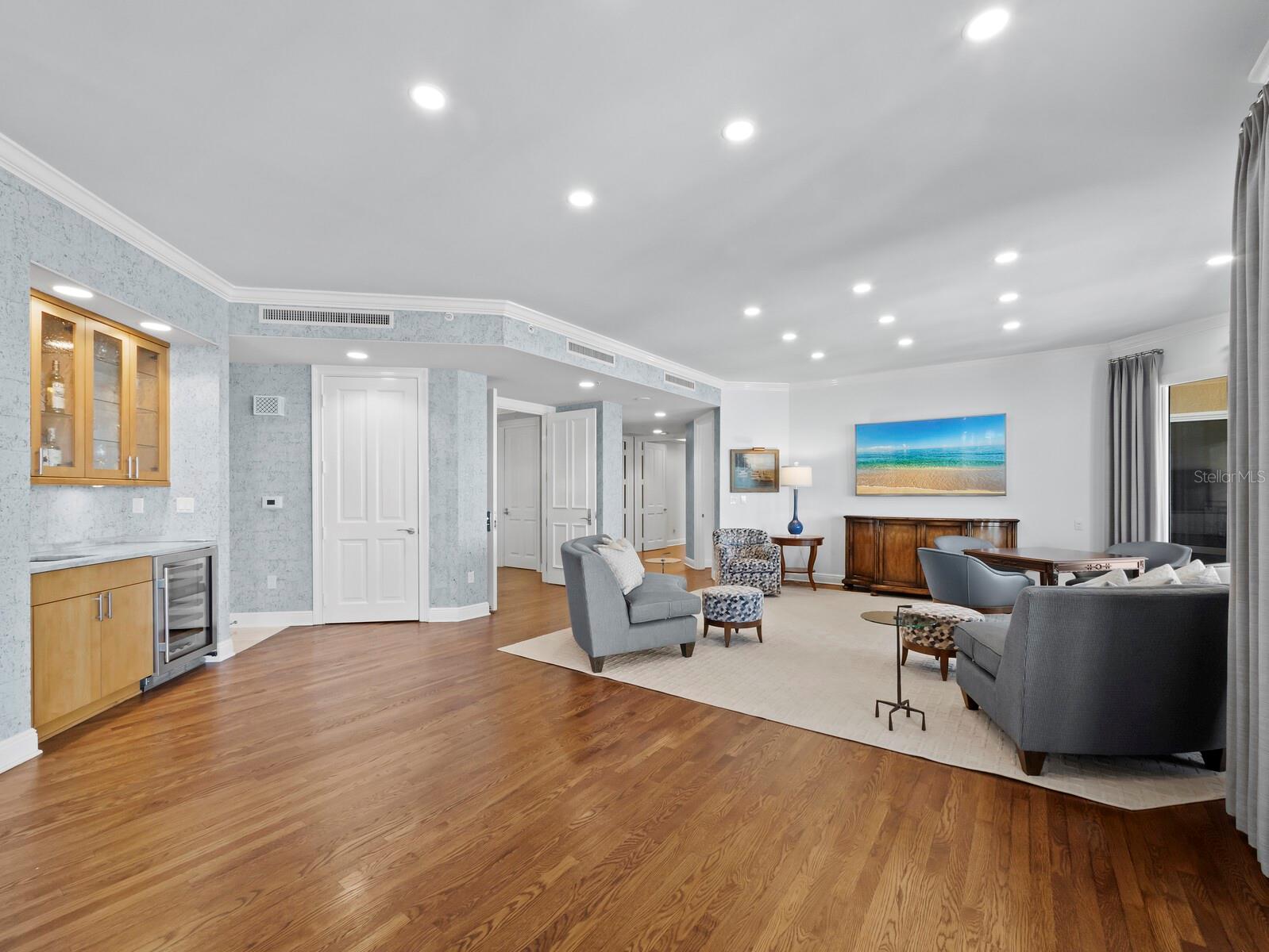 THE TOWER RESIDENCES - Residential