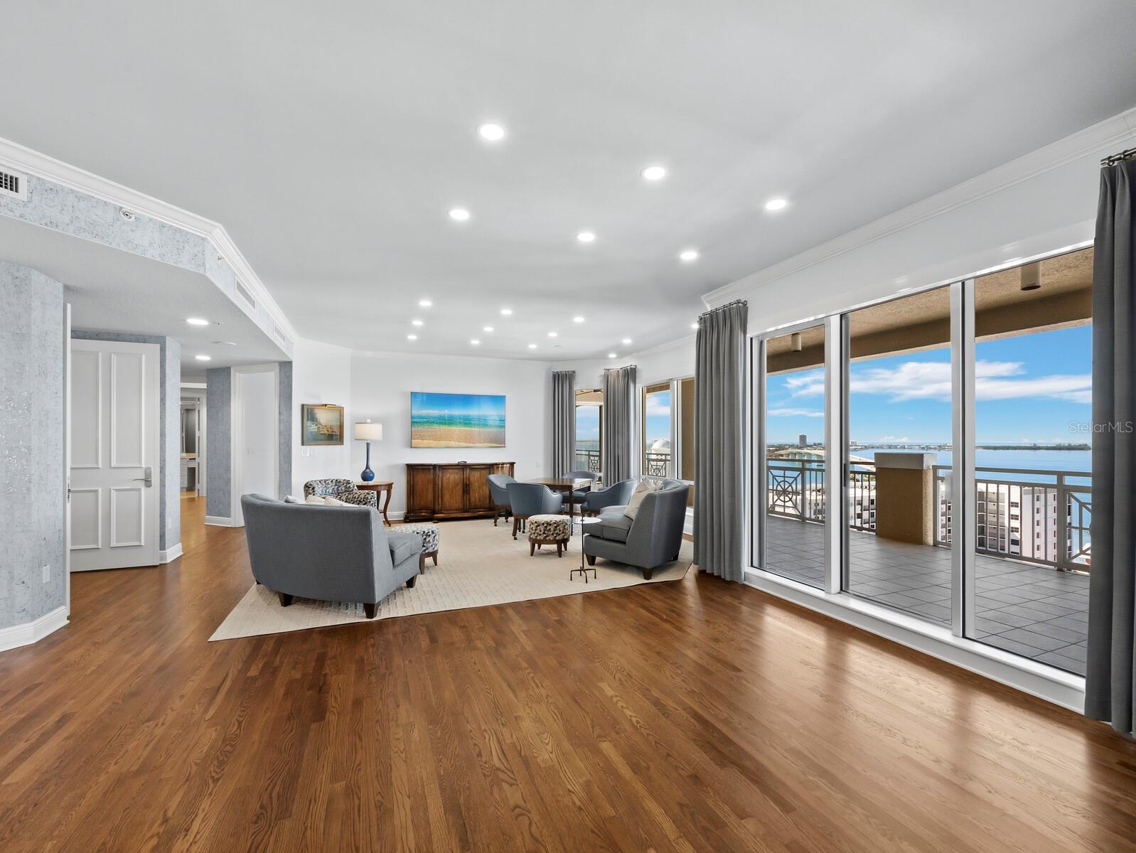 THE TOWER RESIDENCES - Residential