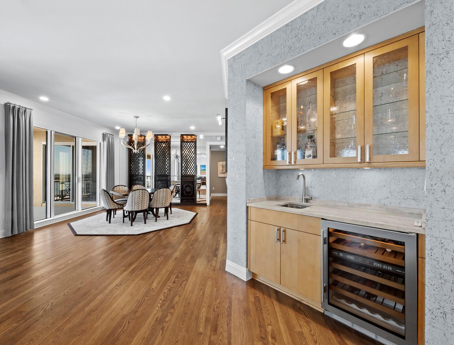 THE TOWER RESIDENCES - Residential