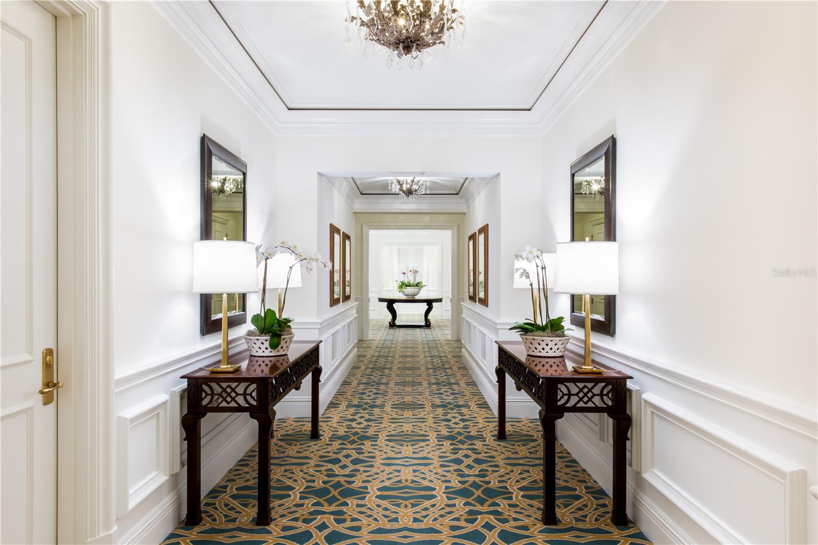 THE TOWER RESIDENCES - Residential