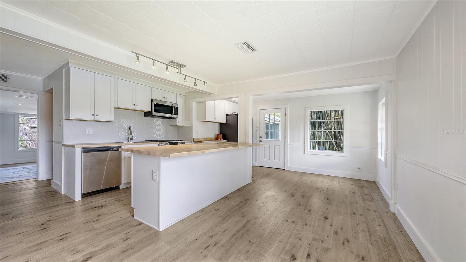 MARINELAND - Residential Lease