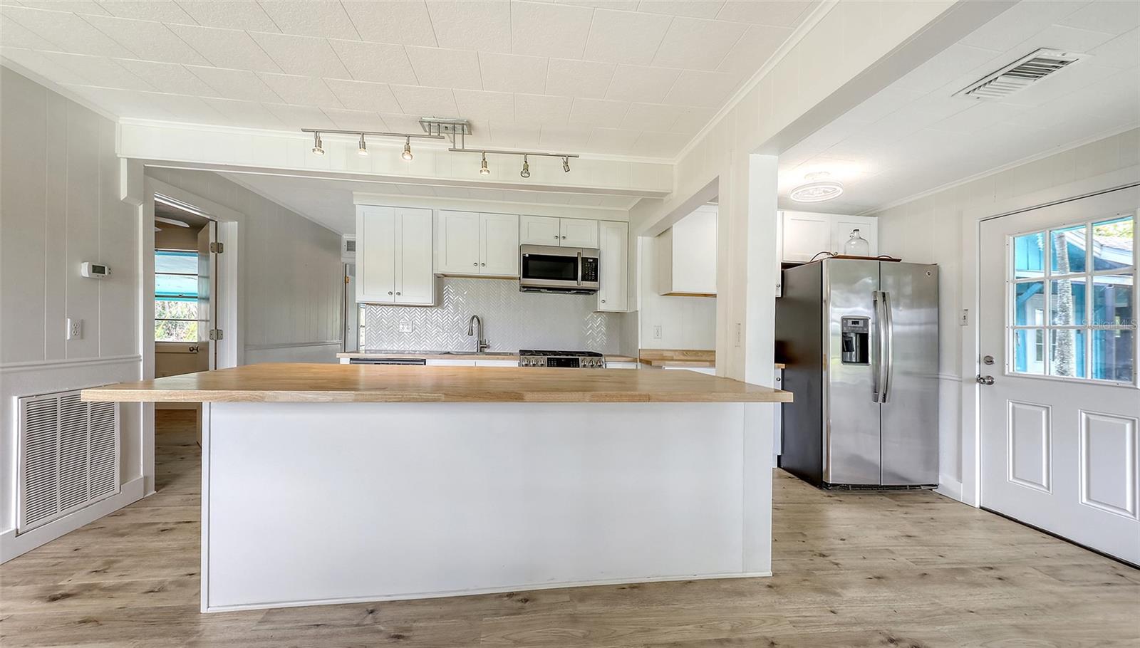 MARINELAND - Residential Lease