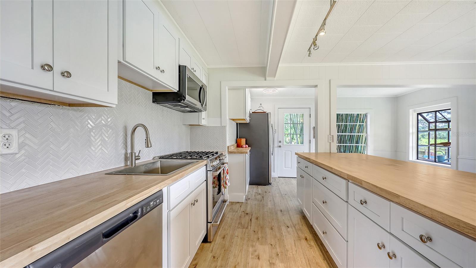 MARINELAND - Residential Lease