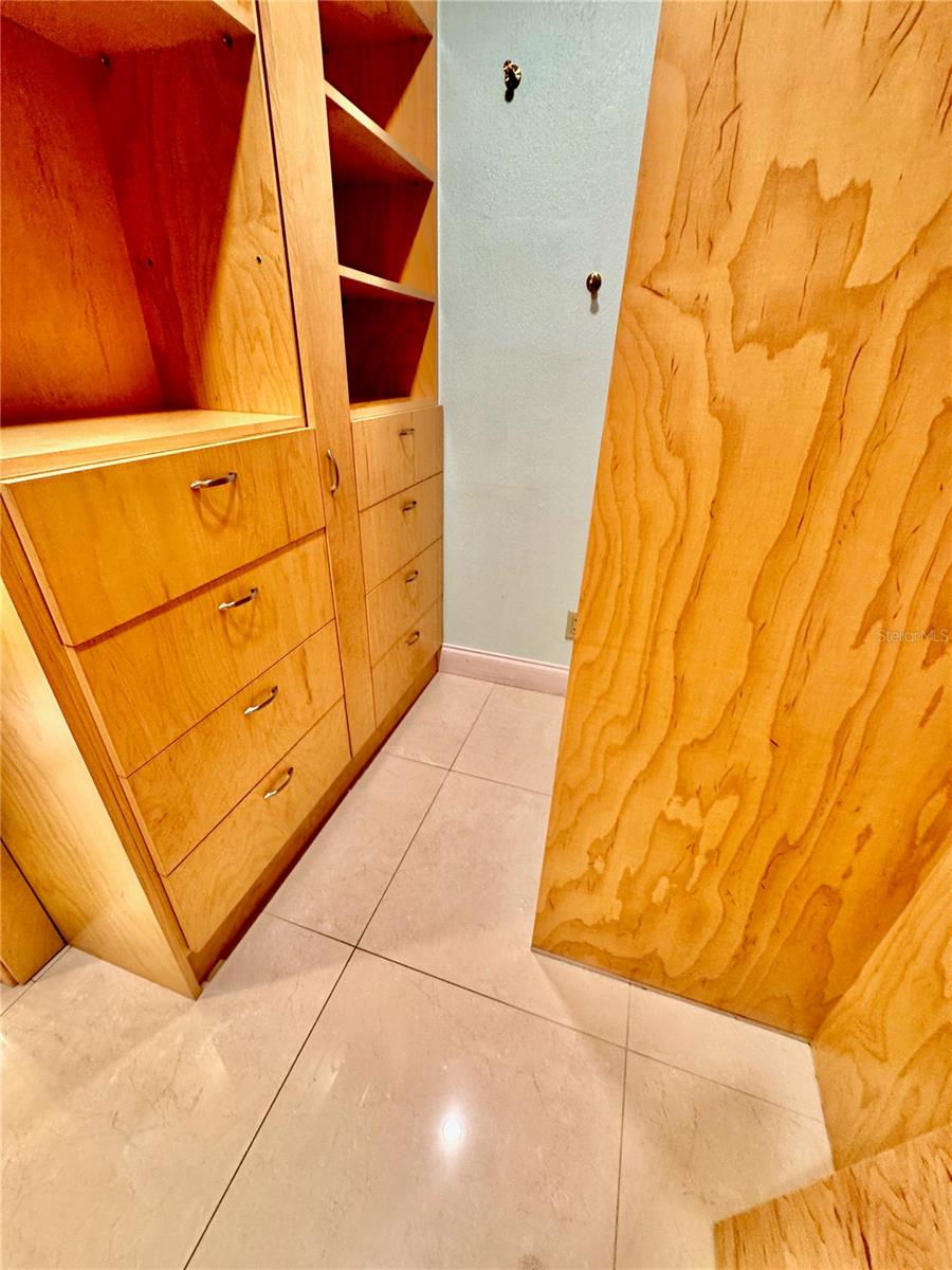 ULTIMAR ONE CONDO - Residential