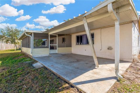 A home in PALMETTO