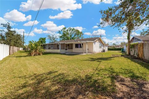 A home in PALMETTO