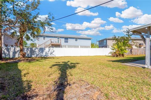 A home in PALMETTO