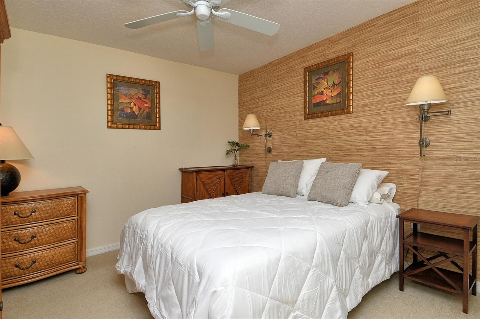 HERITAGE OAKS GOLF & COUNTRY CLUB - Residential