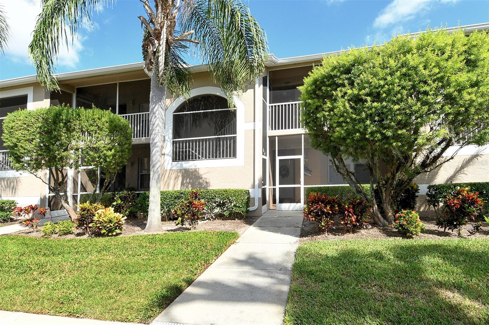 HERITAGE OAKS GOLF & COUNTRY CLUB - Residential