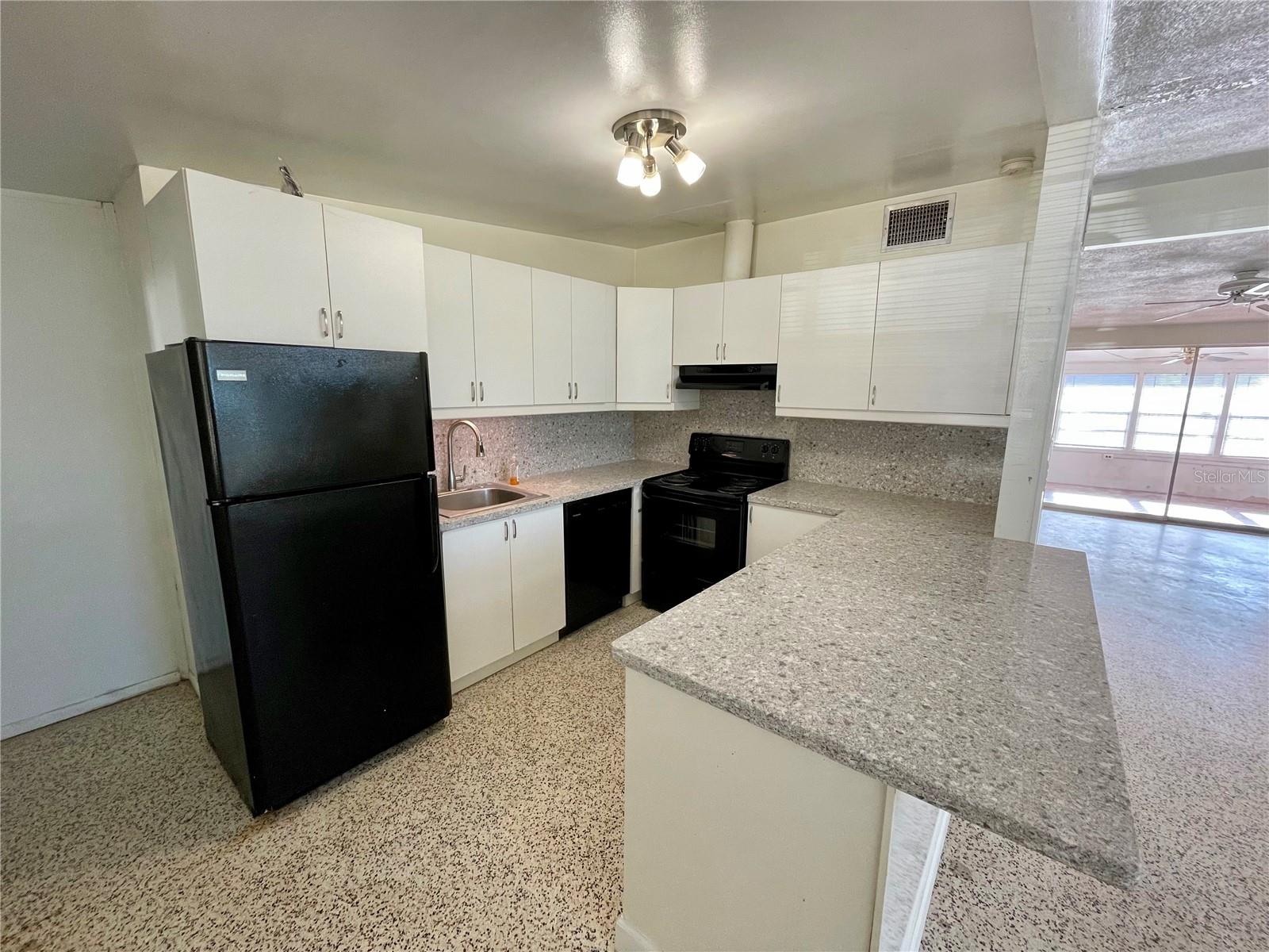 BAYSHORE GARDENS SEC 13 - Residential Lease