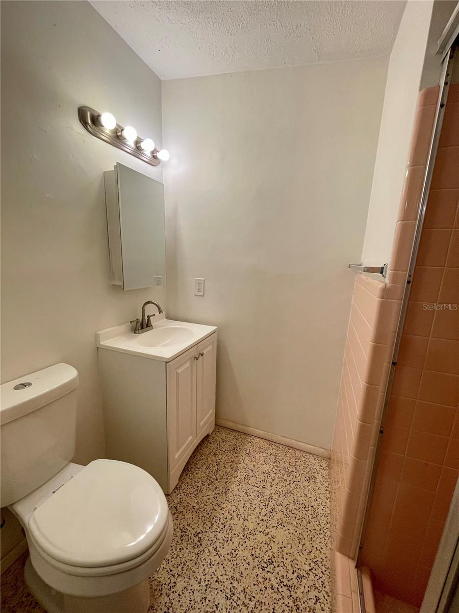 BAYSHORE GARDENS SEC 13 - Residential Lease