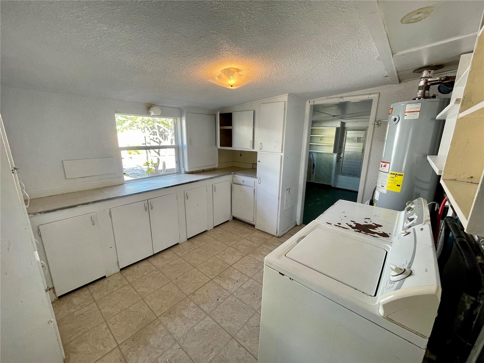 BAYSHORE GARDENS SEC 13 - Residential Lease