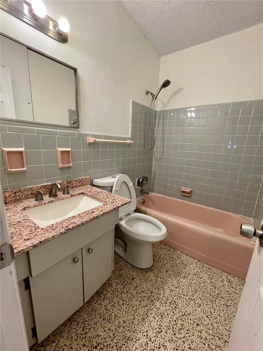 BAYSHORE GARDENS SEC 13 - Residential Lease