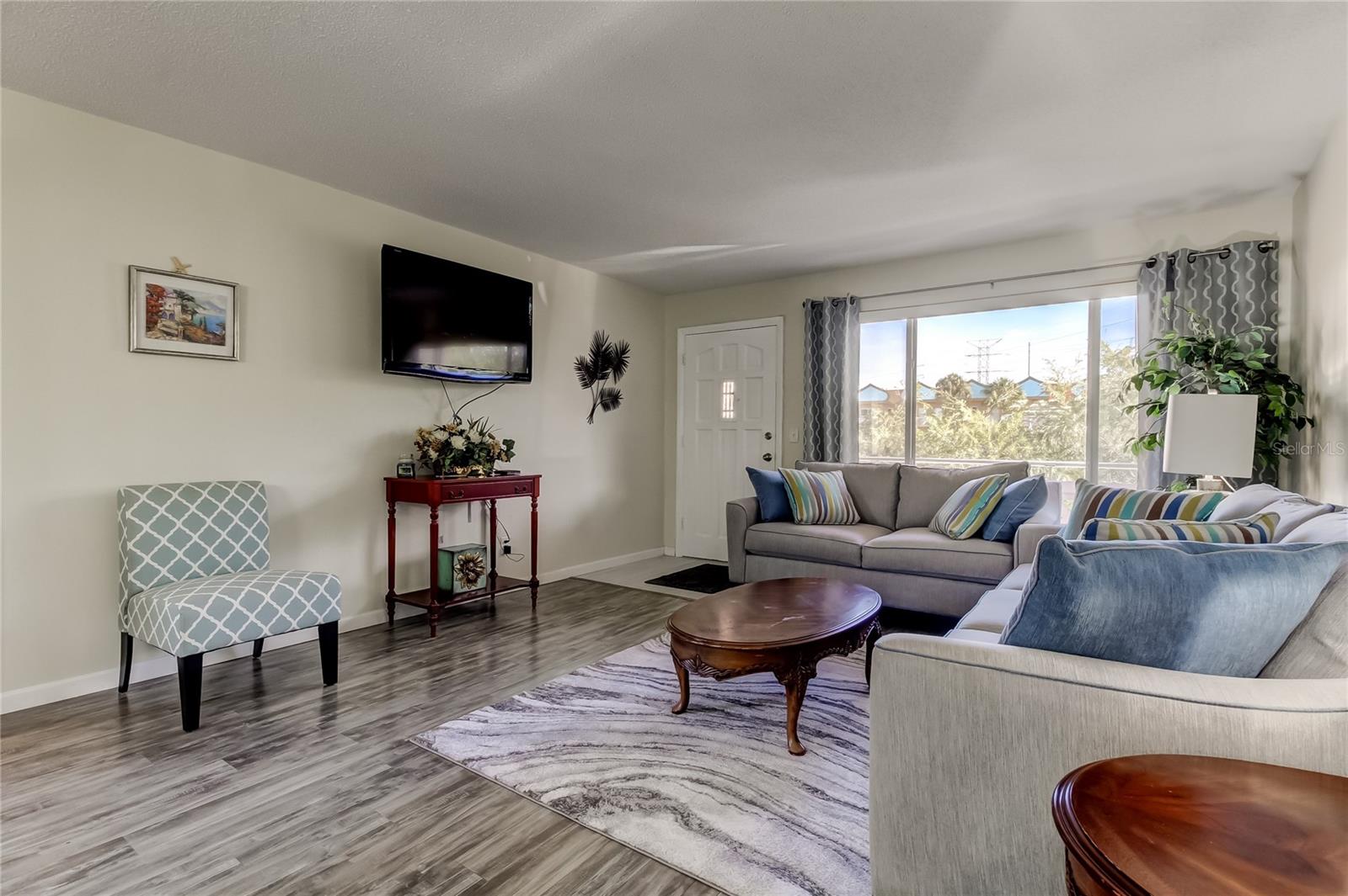 ON TOP OF THE WORLD - Residential