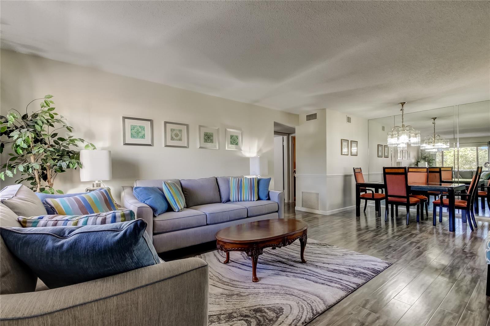 ON TOP OF THE WORLD - Residential