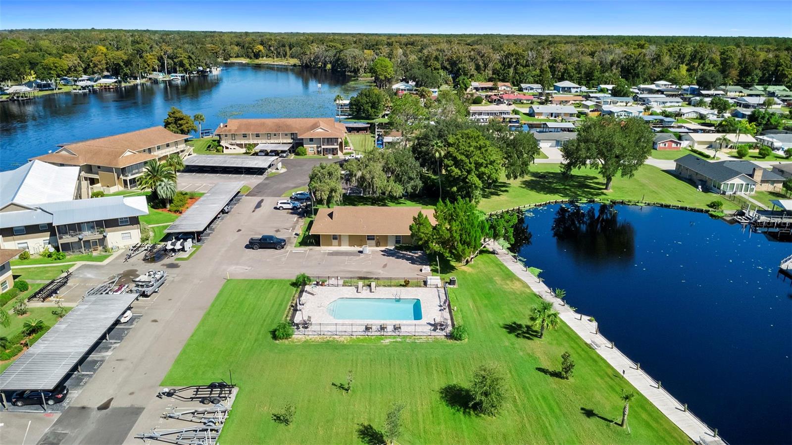 JUNGLE DEN VILLAS PH 03 CONDO - Residential