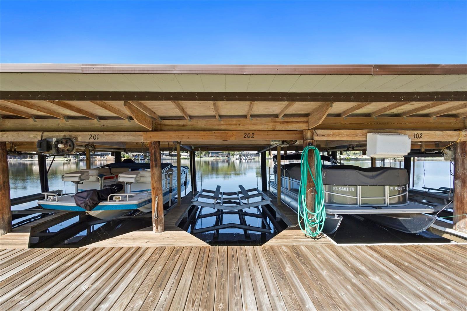 JUNGLE DEN VILLAS PH 03 CONDO - Residential