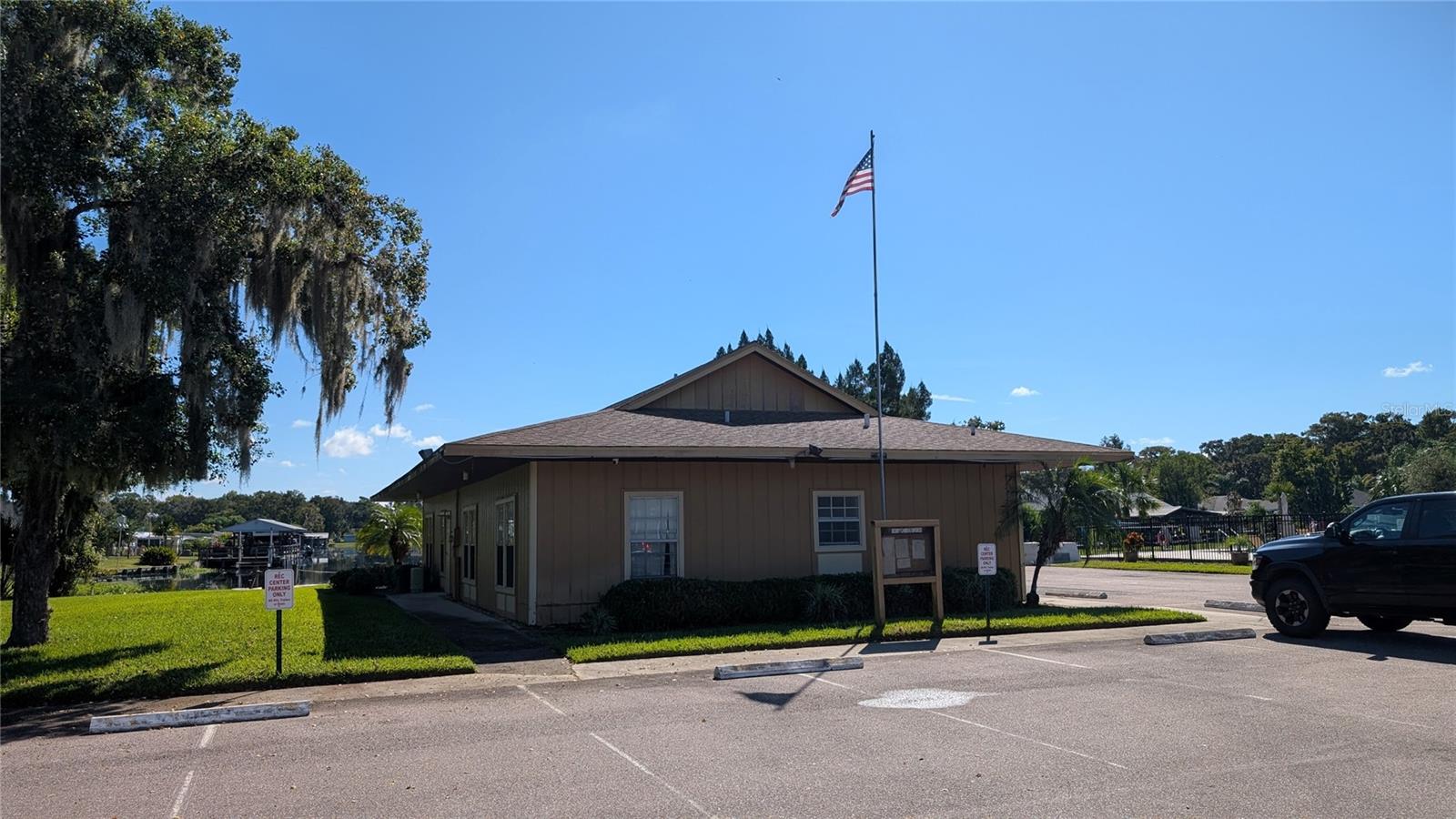 JUNGLE DEN VILLAS PH 03 CONDO - Residential