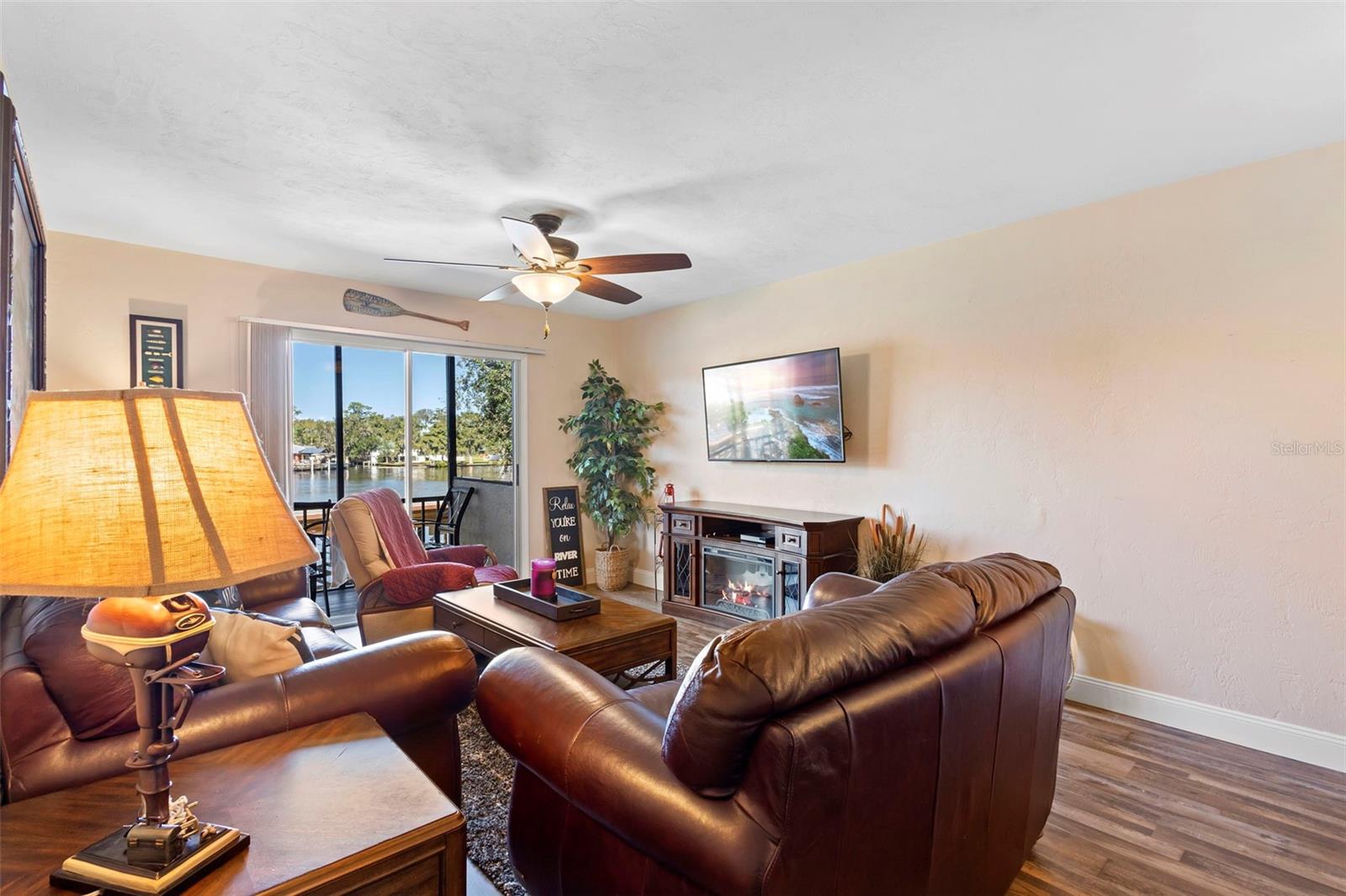 JUNGLE DEN VILLAS PH 03 CONDO - Residential