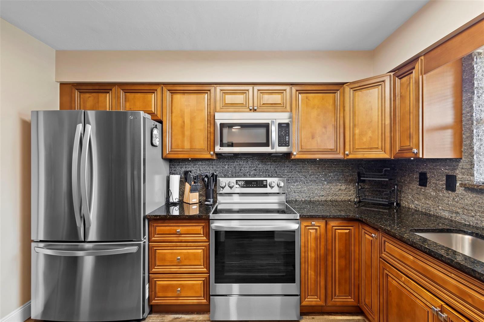 JUNGLE DEN VILLAS PH 03 CONDO - Residential